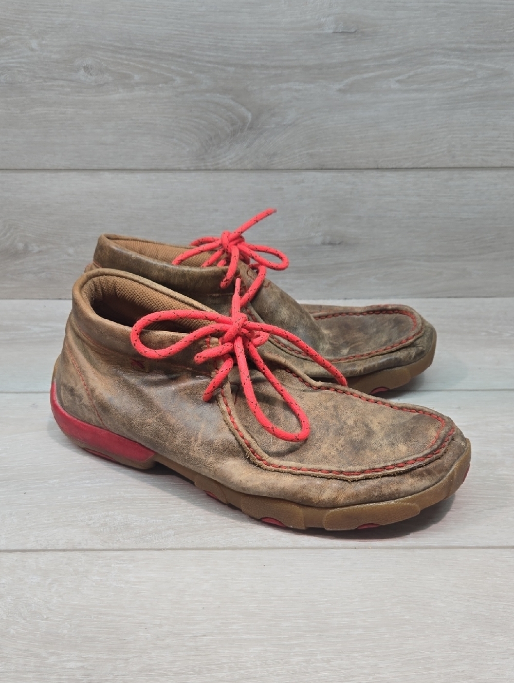 Twisted X MDM0036 Men's Casual Brown Leather Chukka with Red Accents Shoes 10M